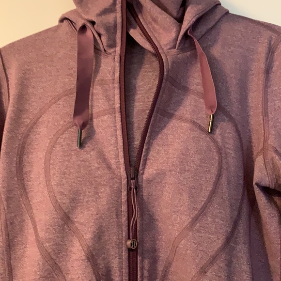 Lululemon hoodie LIKE NEW - Picture 4 of 5